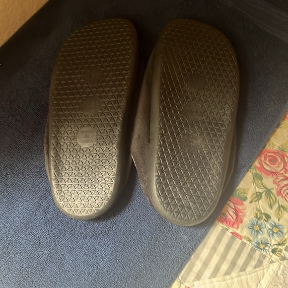 VETERAN SLIPPERS NEW NEVER WORN IN ORIGINAL PACKING - Picture 3 of 6